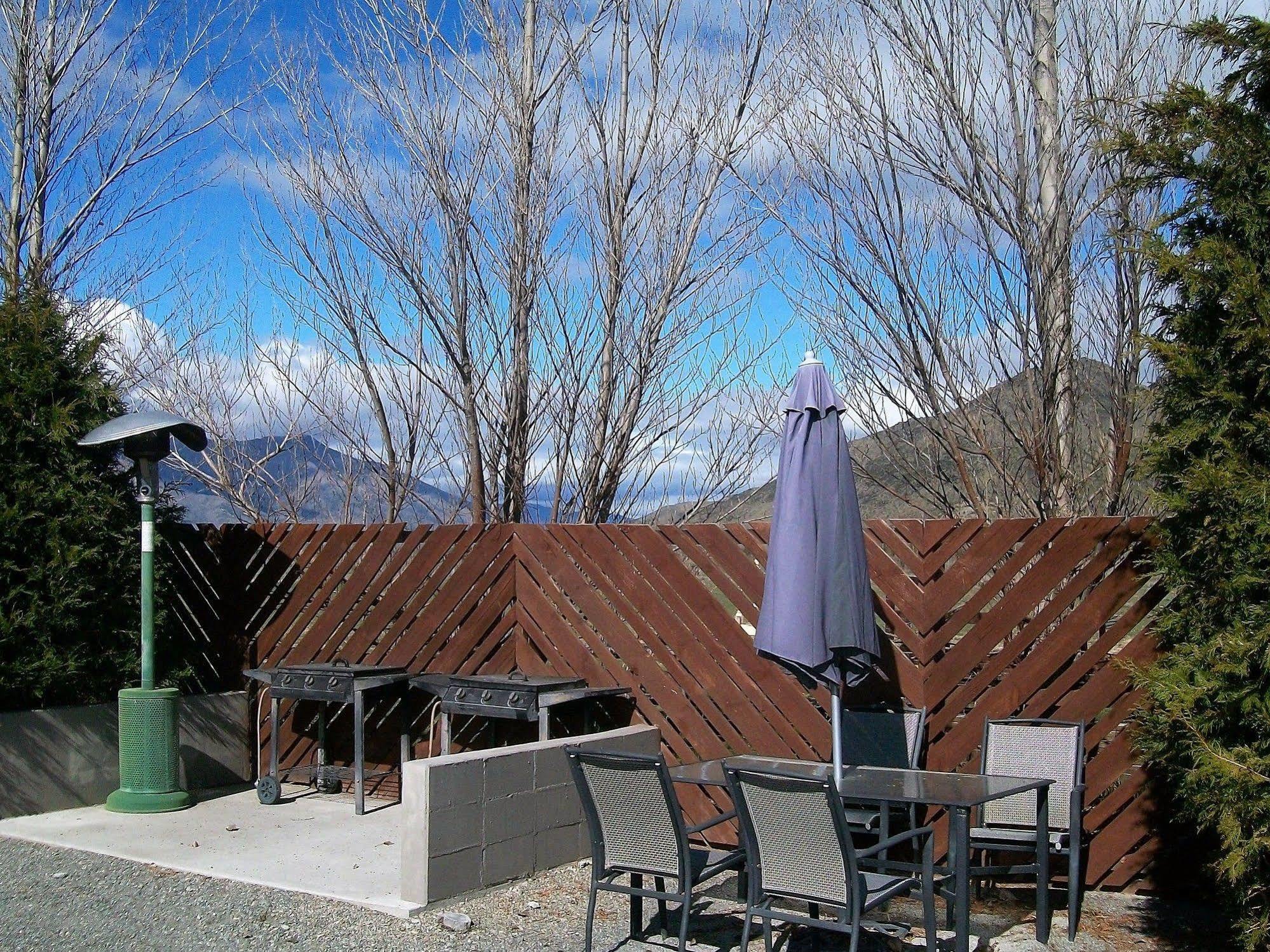 Sierra Motel And Apartments